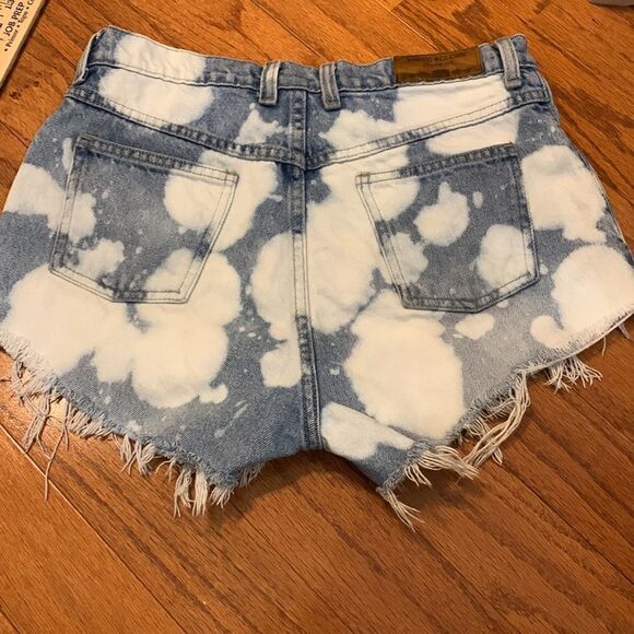 Faded Glory size 4 cut-off & bleached high waist short shorts - Picture 2 of 8